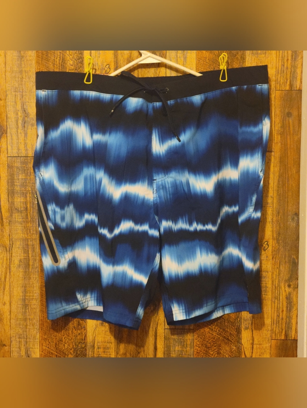 ZeroXposur Men's Blue & White Wave-Pattern Swim Board Shorts